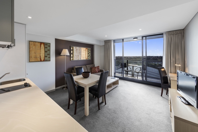 Imagen de los interiores del Hotel Oaks Adelaide Horizons Suites. Foto 16
