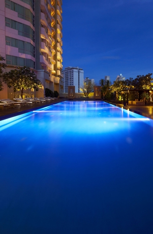 Imagen de la piscina del Hotel Oaks Bangkok Sathorn. Foto 15