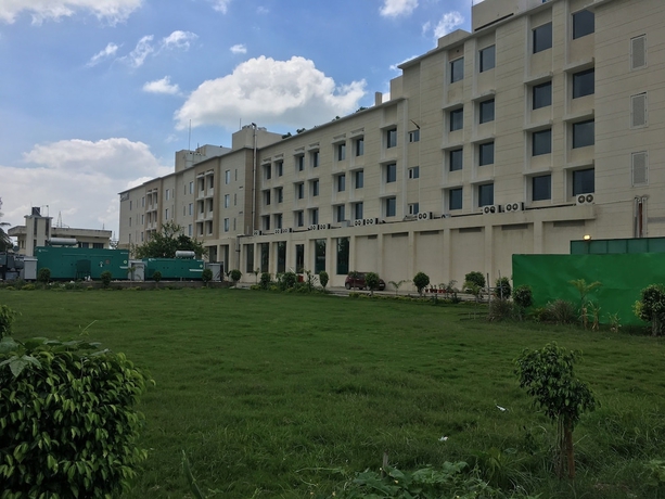 Imagen de los exteriores del Hotel Oaks Bodhgaya. Foto 7