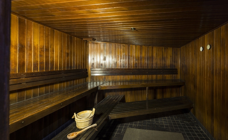 Imagen de la piscina del Hotel Oaks Brisbane Aurora Suites. Foto 12