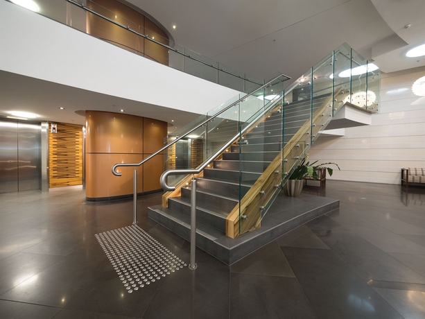 Imagen de los interiores del Hotel Oaks Brisbane Aurora Suites. Foto 11