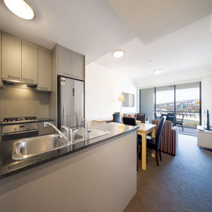 Imagen de la habitación del Hotel Oaks Brisbane Mews Suites. Foto 3