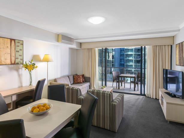 Imagen de los interiores del Hotel Oaks Brisbane River City Suites. Foto 15