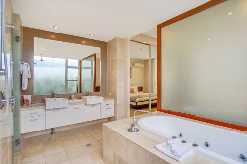 Imagen de la habitación del Hotel Oaks Casuarina Santai Resort. Foto 6