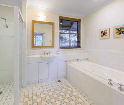 Imagen de la habitación del Hotel Oaks Cypress Lakes Resort. Foto 6