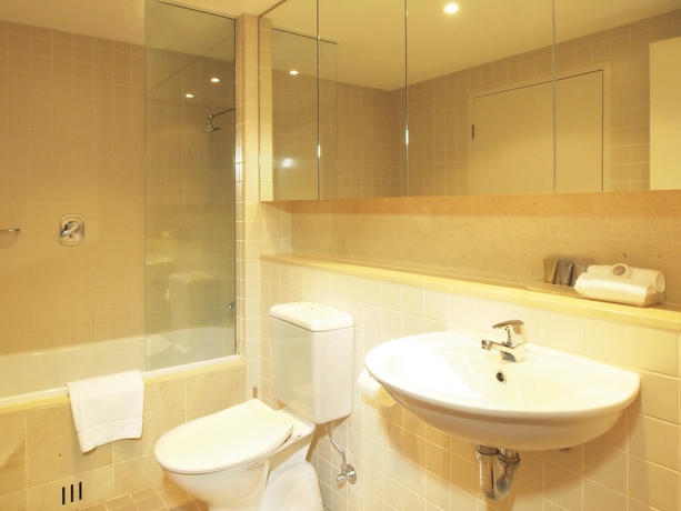 Imagen de la habitación del Hotel Oaks Glenelg Plaza Pier Suites. Foto 12