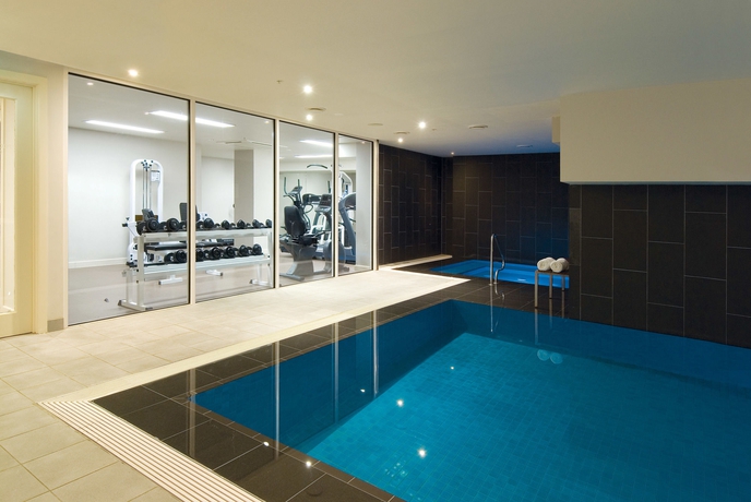 Imagen de la piscina del Hotel Oaks Melbourne On Market. Foto 14
