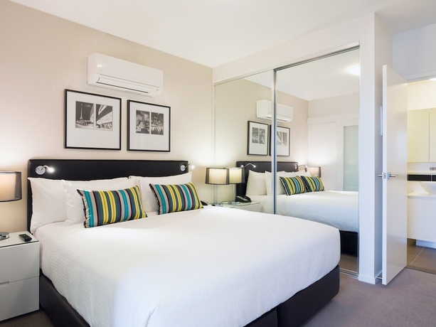 Imagen de la habitación del Hotel Oaks Melbourne On William Suites. Foto 4