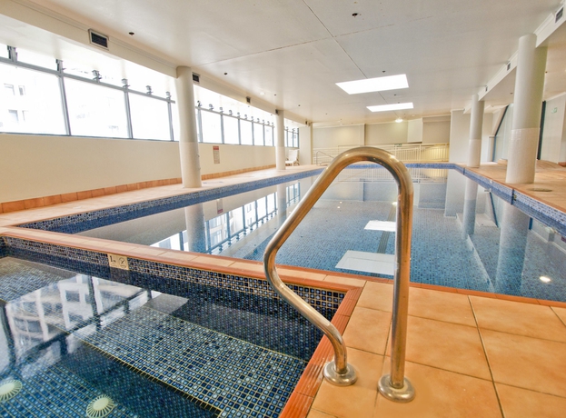 Imagen de la piscina del Hotel Oaks Sydney Castlereagh Suites. Foto 14