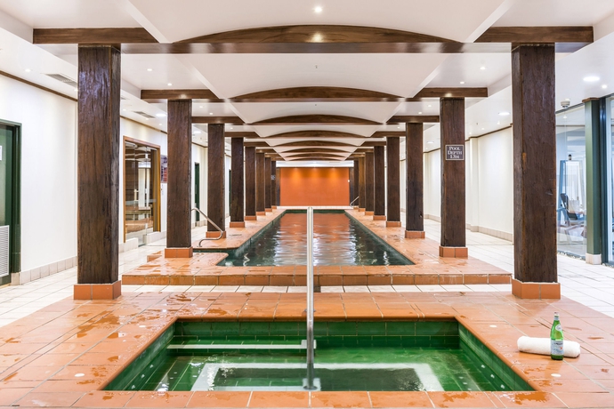 Imagen de la piscina del Hotel Oaks Sydney Goldsbrough Suites. Foto 16