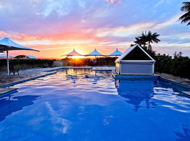 Imagen de la piscina del Hotel Oaks The Entrance Waterfront Suites. Foto 7