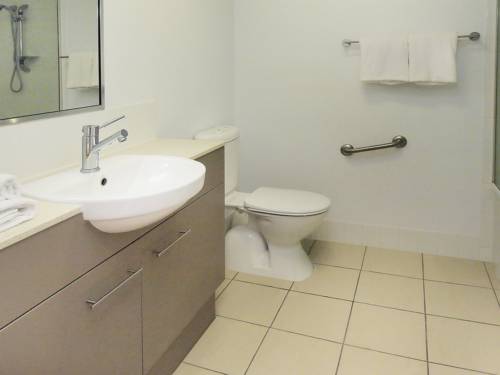 Imagen de la habitación del Hotel Oaks Townsville Gateway Suites. Foto 3