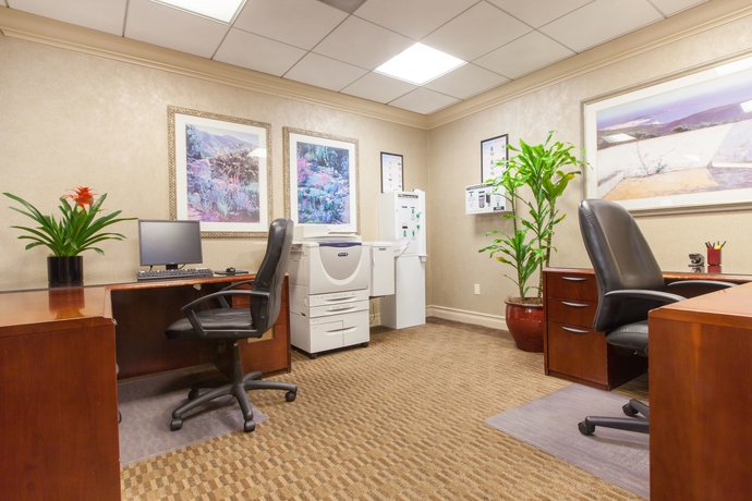 Imagen de los interiores del Hotel Oakwood At Toluca Hills. Foto 16