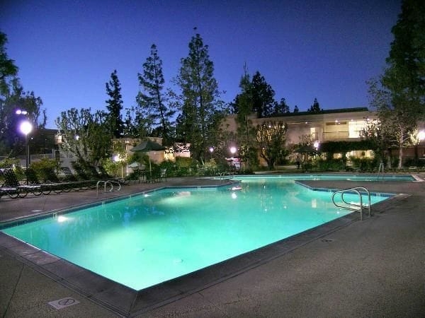 Imagen de la piscina del Hotel Oakwood Eaves At Woodland Hills. Foto 6