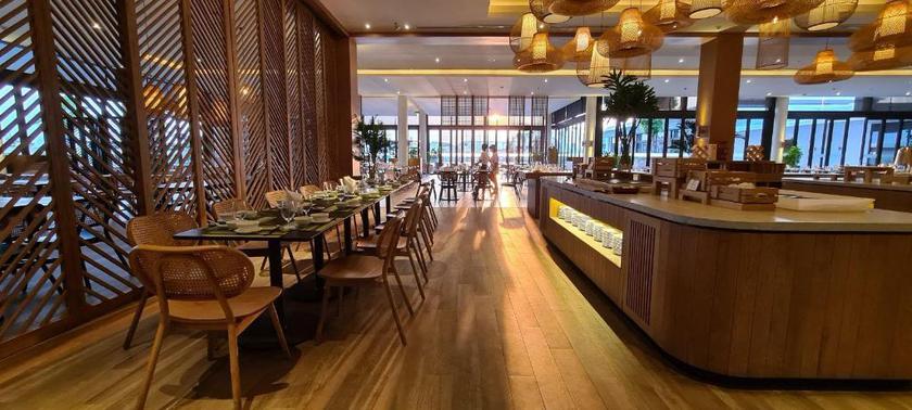 Imagen del bar/restaurante del Hotel Oakwood Ha Long. Foto 5