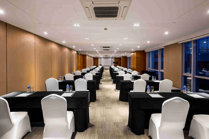 Imagen de los interiores del Hotel Oakwood HotelandResidence Suzhou. Foto 19