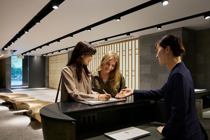 Imagen de los interiores del Hotel Oakwood Oike Kyoto. Foto 18