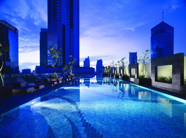 Imagen de la piscina del Hotel Oakwood Premier Cozmo Jakarta. Foto 10