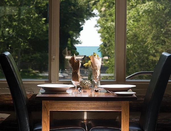 Imagen del bar/restaurante del Hotel Oakwood Resort. Foto 6