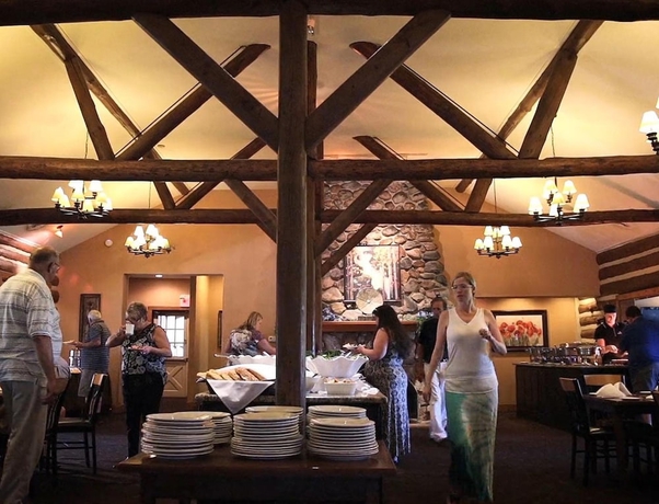 Imagen del bar/restaurante del Hotel Oakwood Resort. Foto 8