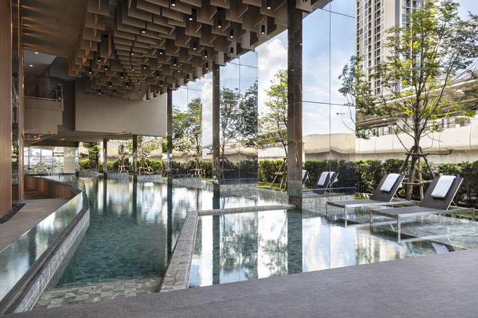 Imagen de la piscina del Hotel Oakwood Suites Tiwanon Bangkok. Foto 18