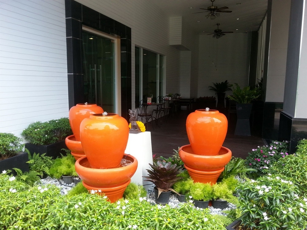 Imagen de los exteriores del Hotel Oakwood and Residence Bangkok. Foto 13