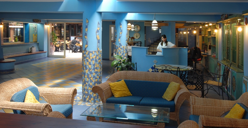 Imagen de los interiores del Hotel Oasi Azzurra Village. Foto 9