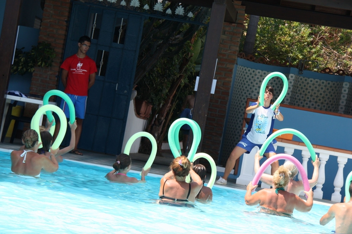 Imagen de la piscina del Hotel Oasi Azzurra Village. Foto 14