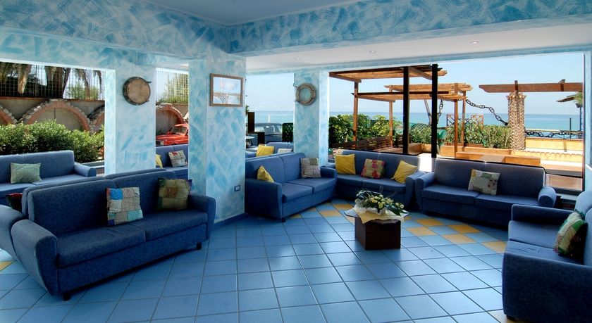 Imagen de los interiores del Hotel Oasi Azzurra Village. Foto 11