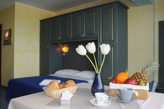 Imagen de la habitación del Hotel Oasi Azzurra Village. Foto 5