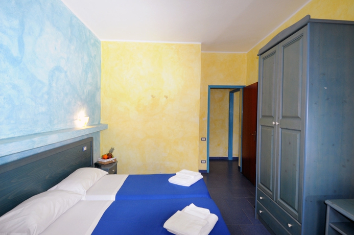 Imagen de la habitación del Hotel Oasi Azzurra Village. Foto 6