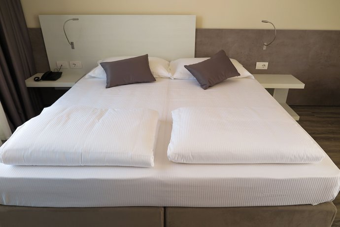 Imagen de la habitación del Hotel Oasi Beach, Navene. Foto 11