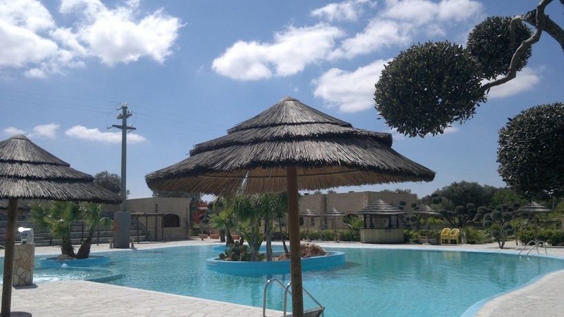 Imagen de la piscina del Hotel Oasi Del Visir Resort. Foto 12