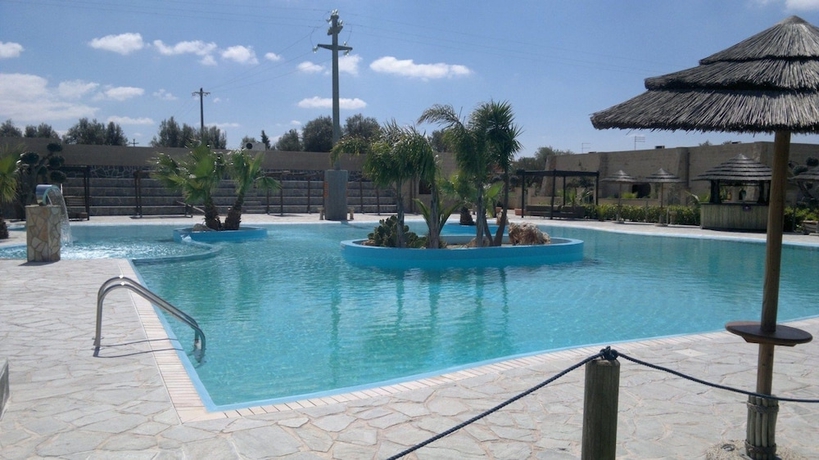 Imagen de la piscina del Hotel Oasi Del Visir Resort. Foto 13
