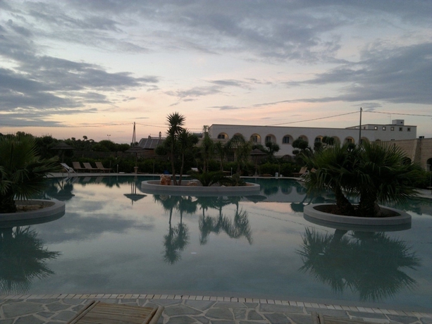 Imagen de la piscina del Hotel Oasi Del Visir Resort. Foto 16