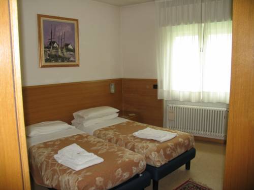 Imagen de la habitación del Hotel Oasi. Foto 5