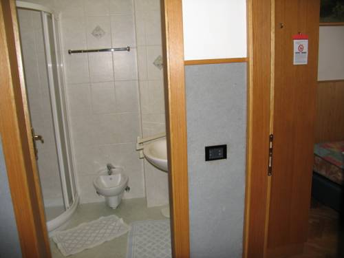 Imagen de la habitación del Hotel Oasi. Foto 8