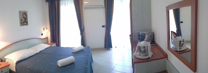 Imagen de la habitación del Hotel Oasi Park. Foto 5