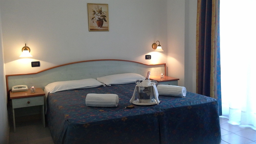 Imagen de la habitación del Hotel Oasi Park. Foto 8