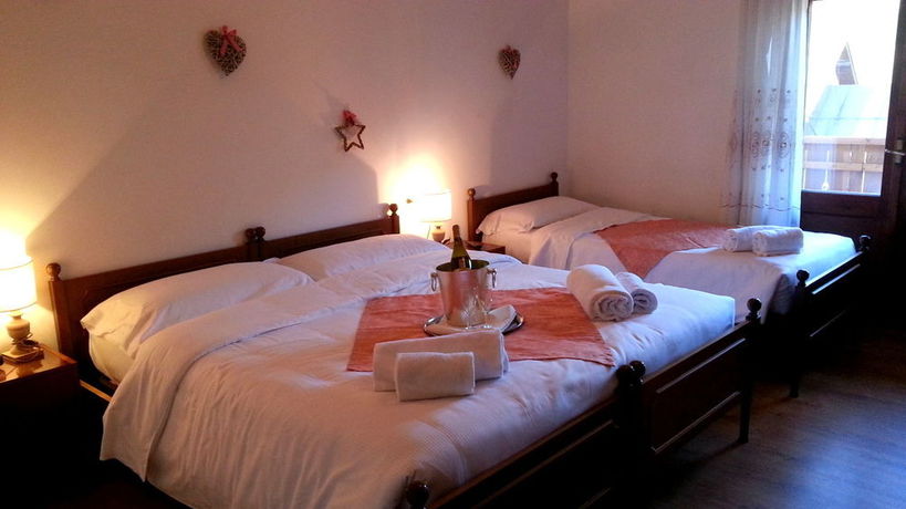 Imagen del bar/restaurante del Hotel Oasi, Serdes. Foto 4