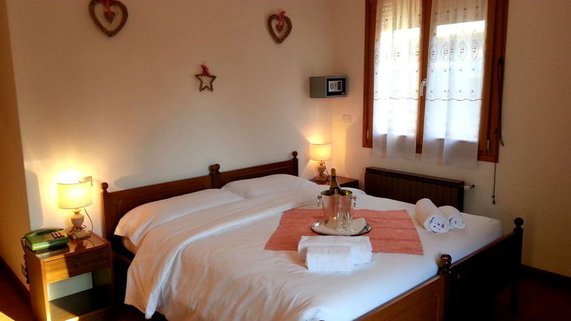 Imagen de la habitación del Hotel Oasi, Serdes. Foto 13