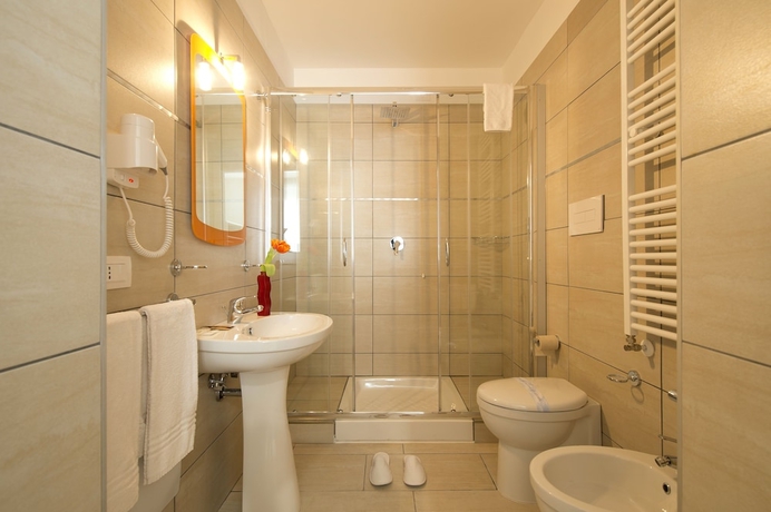 Imagen de la habitación del Hotel Oasi Village. Foto 4