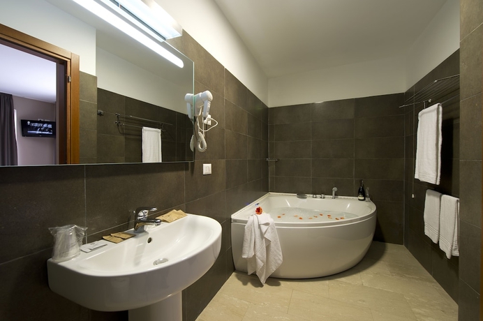 Imagen de la habitación del Hotel Oasi Village. Foto 17