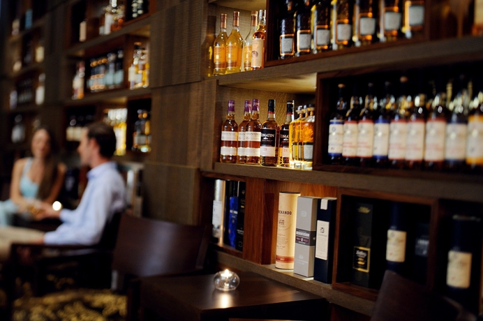 Imagen del bar/restaurante del Hotel Oasia Resort Sentosa By Far East Hospitality. Foto 2