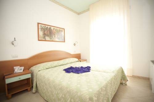 Imagen de la habitación del Hotel Oasiclub. Foto 4