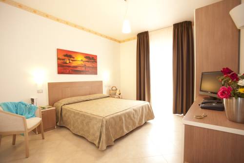 Imagen de la habitación del Hotel Oasiclub. Foto 7
