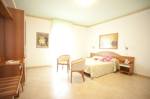 Imagen de la habitación del Hotel Oasiclub. Foto 14