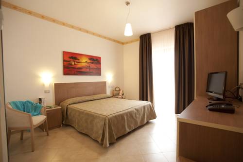 Imagen de la habitación del Hotel Oasiclub. Foto 15