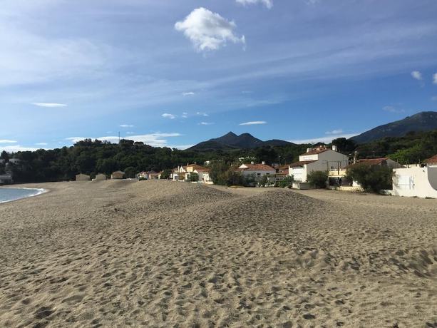 Imagen de los exteriores del Hotel Oasis, Argeles Sur Mer. Foto 20