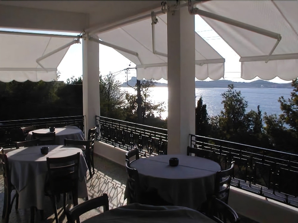 Imagen del bar/restaurante del Hotel Oasis, Armeos. Foto 3